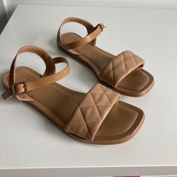 Sandals - Picture 1 of 4
